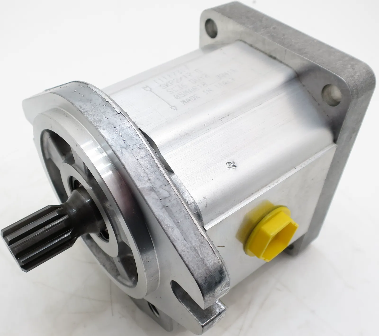 5S1/41802SD Vermeer SC30TX Main Hydraulic Pump - 17cc 11 tooth Spline Gear Pump - Rear Thru-Drive Flange - Replaces 163618001
